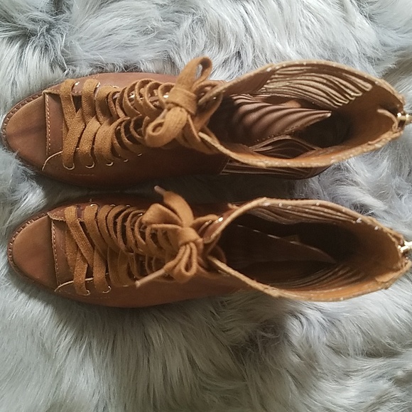 BCBG Shoe - Picture 3 of 6